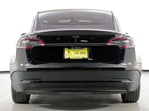 Used 2022 Tesla Model 3 Standard Range image 10