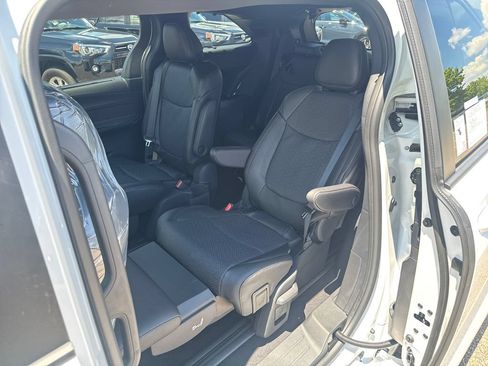 New 2026 Toyota Sienna Platinum AWD/4WD image 39