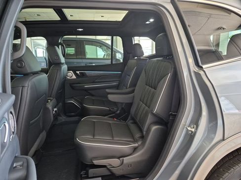 New 2027 Buick Enclave Avenir w/ LPO, Floor Liner Package AWD/4WD image 31