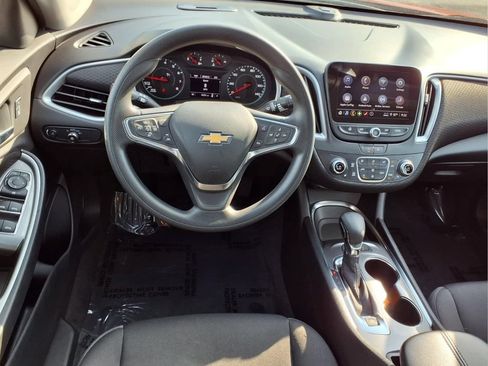 Used 2025 Chevrolet Malibu LT FWD image 9