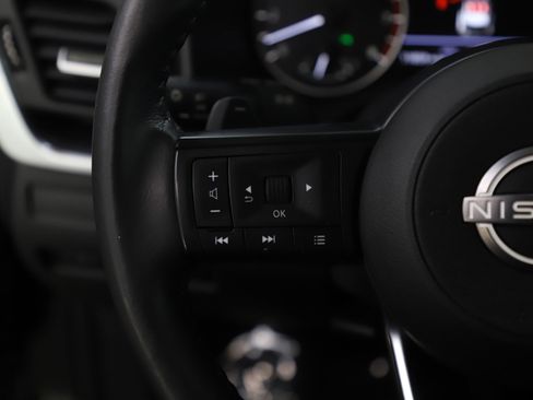 Used 2023 Nissan Rogue S image 18