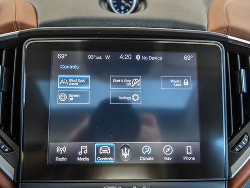 Used 2018 Maserati Ghibli RWD image 21