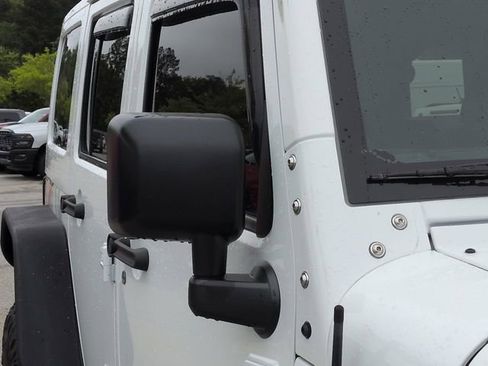 Used 2016 Jeep Wrangler Unlimited Sahara AWD/4WD image 13