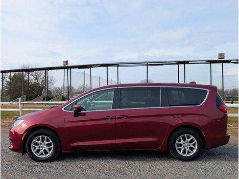Used 2018 Chrysler Pacifica LX FWD image 4