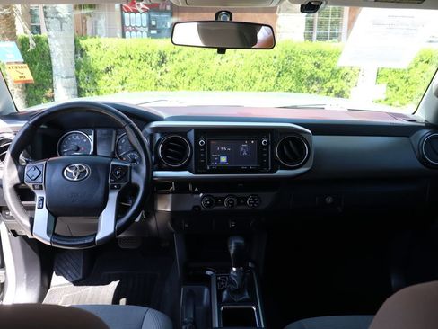 Used 2016 Toyota Tacoma SR5 image 27