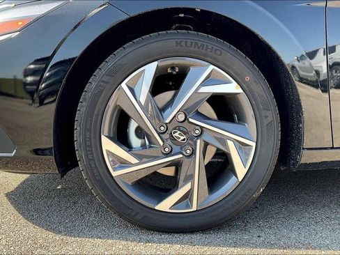 Certified 2025 Hyundai Elantra Sport image 12