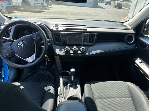 Used 2018 Toyota RAV4 LE w/ Carpet Mat Package FWD image 9