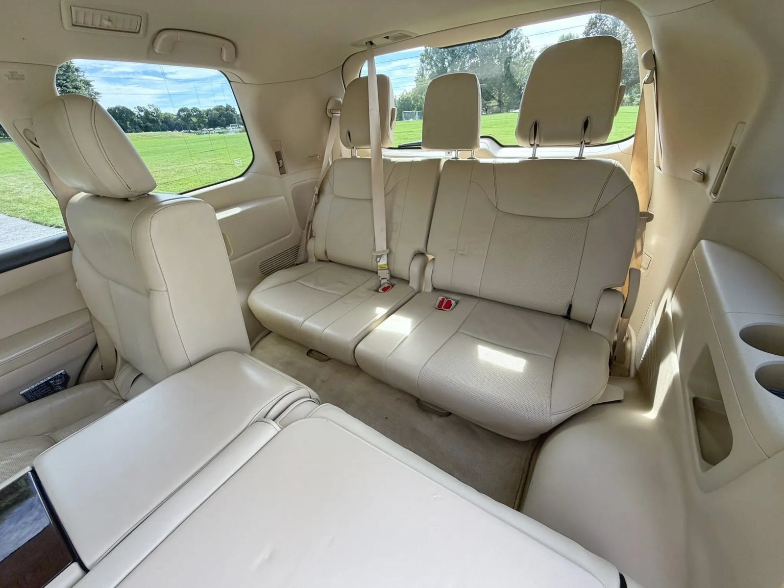 Used 2013 Lexus LX 570 4WD w/ Luxury Pkg image 89