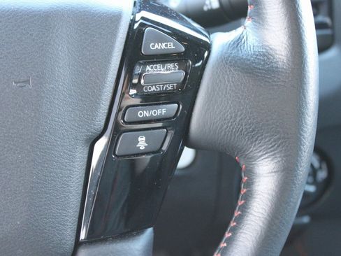 Used 2022 Nissan Frontier PRO-4X image 13