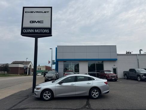 Used 2018 Chevrolet Malibu LS FWD image 2