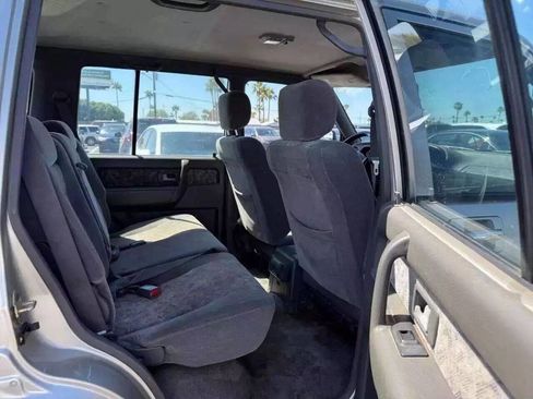 Used 2000 Isuzu Trooper S image 22