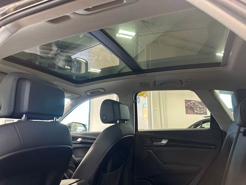 Used 2020 Audi Q5 e Premium Plus w/ Premium Plus Package image 34