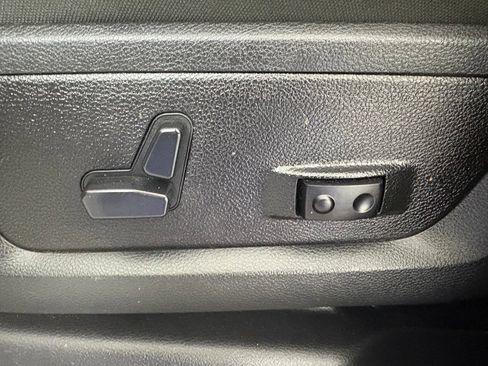 Used 2025 RAM 2500 Big Horn AWD/4WD image 17
