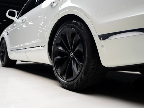 Used 2018 Bentley Bentayga AWD/4WD image 78