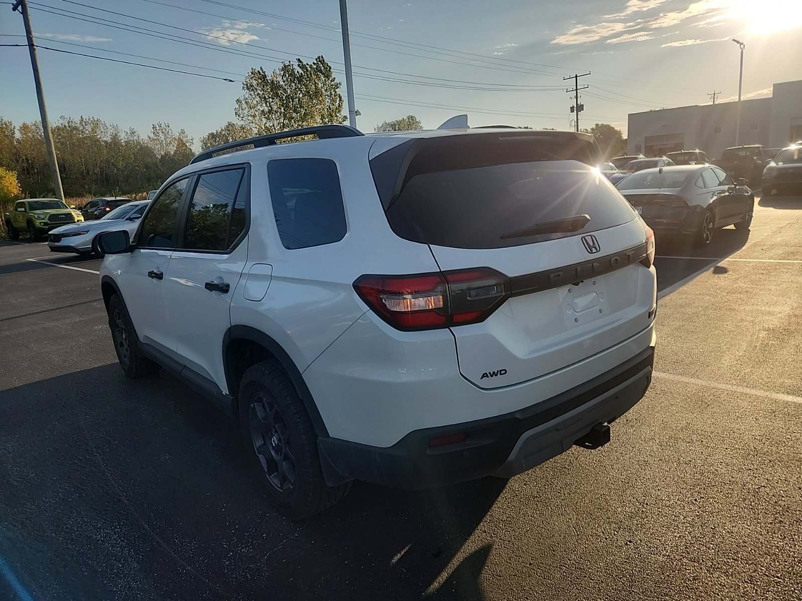 Used 2025 Honda Pilot TrailSport image 4