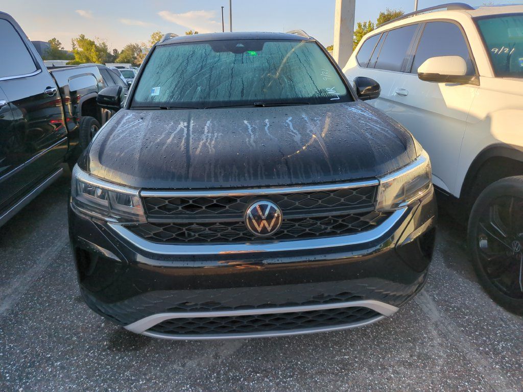 Certified 2023 Volkswagen Taos SE FWD image 3