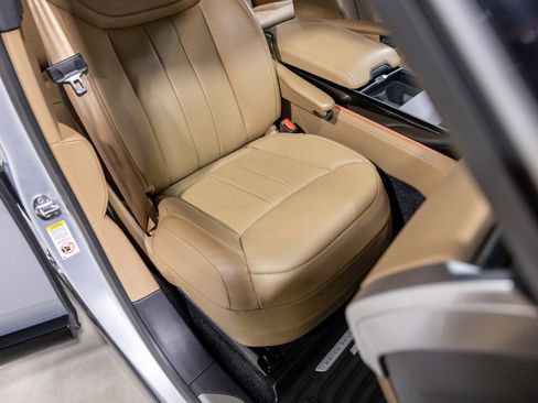 Used 2025 Land Rover Range Rover SE image 31