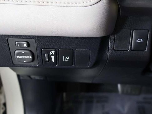 Used 2018 Toyota RAV4 Limited image 35