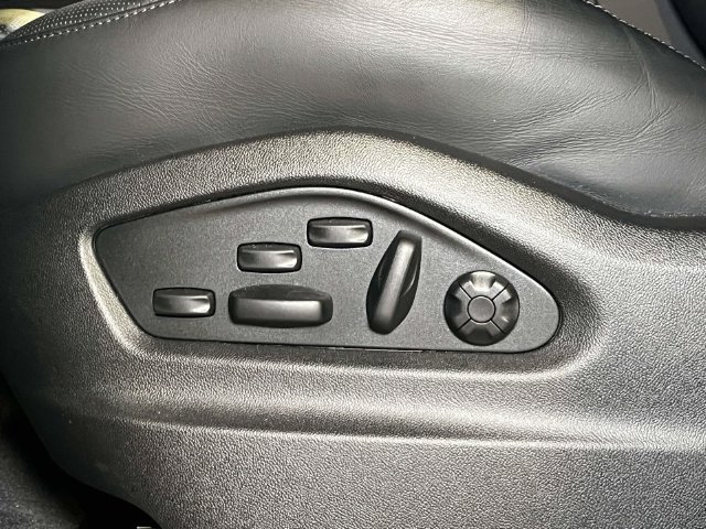 Certified 2025 Porsche Cayenne GTS AWD/4WD image 17