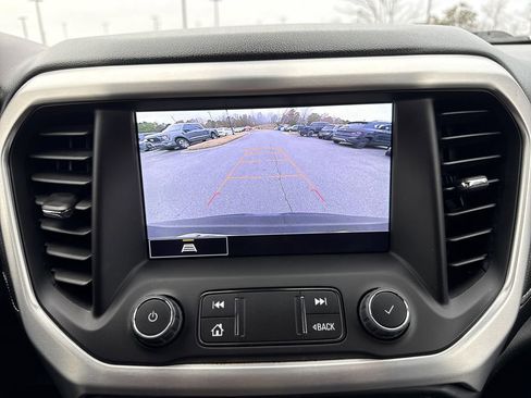 Used 2023 GMC Acadia SLT image 28