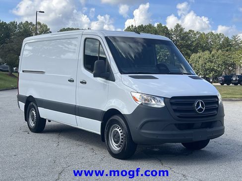 Used 2025 Mercedes-Benz Sprinter 2500 image 4