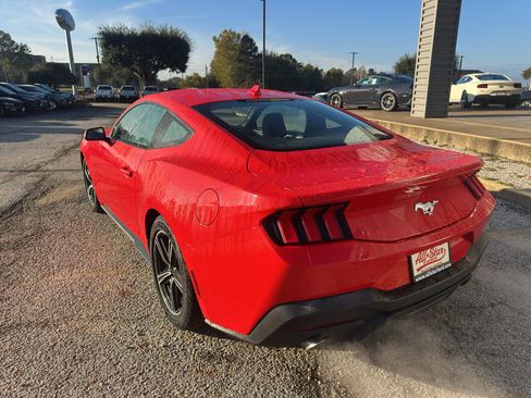 Used 2024 Ford Mustang EcoBoost image 7