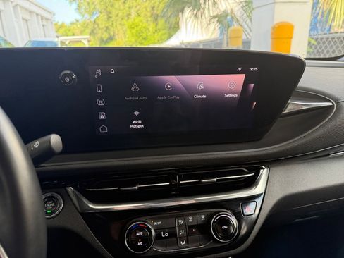 Used 2025 Buick Envista Sport Touring image 18