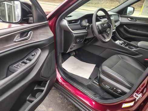 New 2026 Jeep Grand Cherokee Altitude image 20