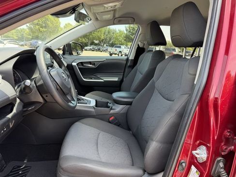 Used 2022 Toyota RAV4 XLE FWD image 24