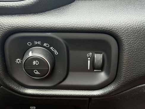 New 2026 RAM 1500 Express AWD/4WD image 18