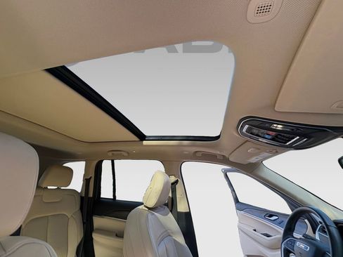 Used 2022 Jeep Grand Cherokee Limited image 7