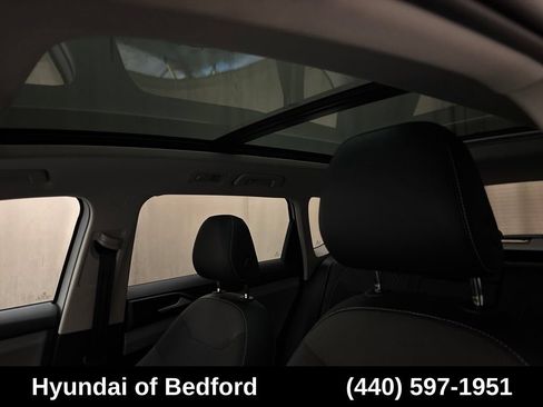 Used 2022 Volkswagen Taos SE w/ Panoramic Sunroof Package FWD image 22