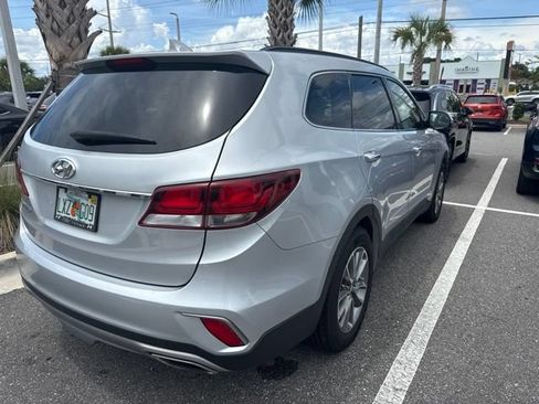 Used 2018 Hyundai Santa Fe SE FWD image 17