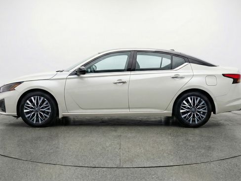 Used 2025 Nissan Altima 2.5 SV image 5
