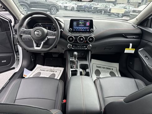 New 2025 Nissan Sentra SR w/ SR Premium Package FWD image 5