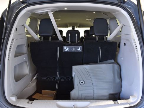 Used 2020 Chrysler Pacifica Touring-L Plus image 28