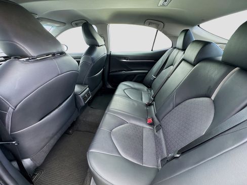 Used 2018 Toyota Camry XSE image 15