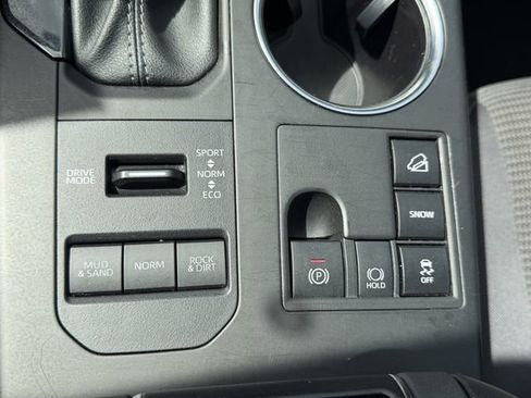 Certified 2024 Toyota Highlander LE AWD/4WD image 18