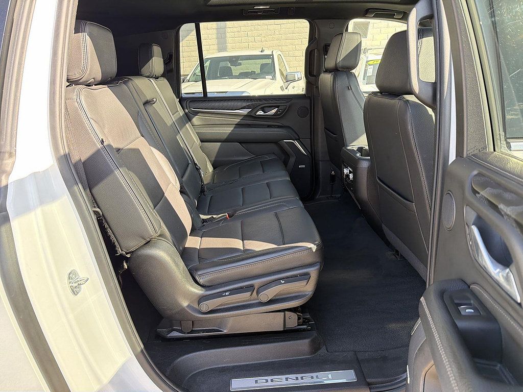 Used 2024 GMC Yukon XL Denali RWD image 27