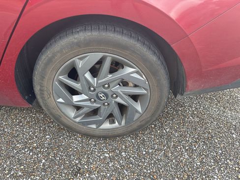 Used 2024 Hyundai Elantra SEL FWD image 5