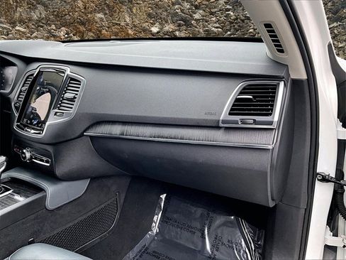 Used 2020 Volvo XC90 T6 Momentum image 14