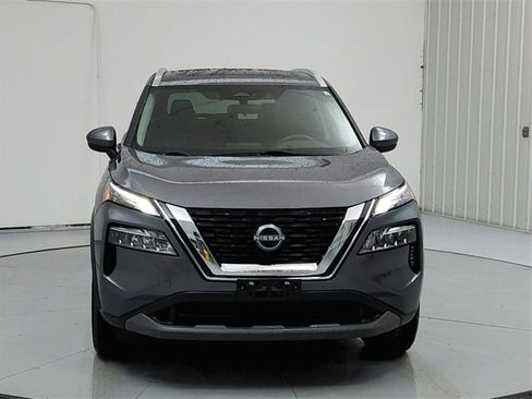 Used 2023 Nissan Rogue SV w/ SV Premium Package image 2