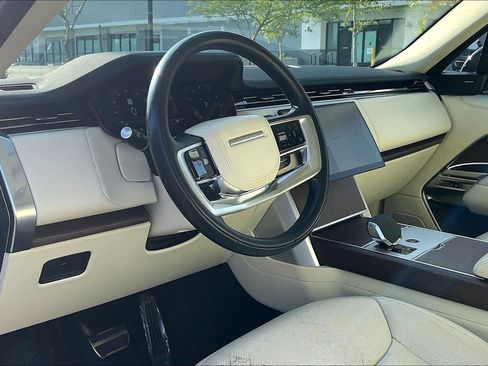 Used 2024 Land Rover Range Rover SE AWD/4WD image 17