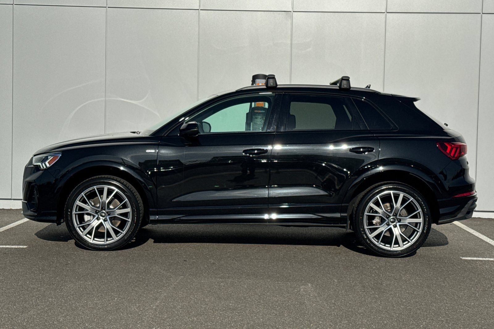 Used 2025 Audi Q3 2.0T Premium Plus w/ Premium Plus Package AWD/4WD image 2