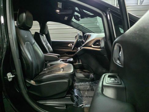 Used 2023 Chrysler Pacifica Touring-L w/ S Appearance Package FWD image 14