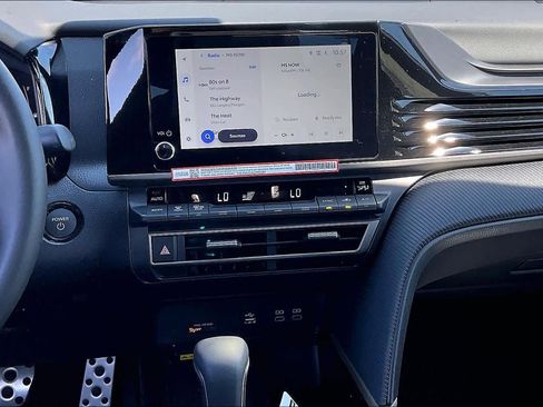 New 2026 Toyota Camry Hybrid FWD image 6