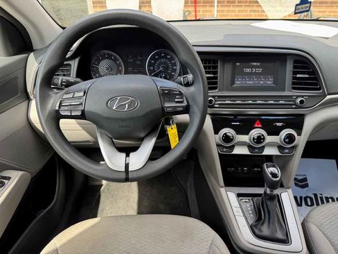 Used 2019 Hyundai Elantra SE image 12