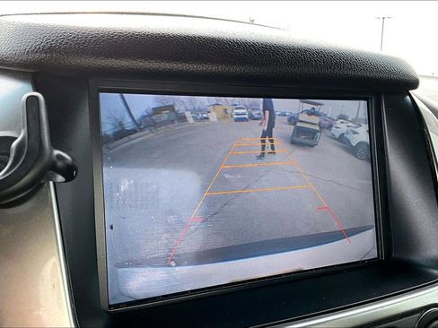 Used 2015 Chevrolet Suburban LT image 30