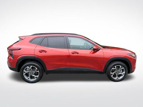 Used 2024 Chevrolet Trax LT w/ Driver Confidence Package FWD image 7