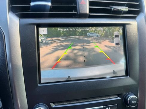 Used 2018 Ford Fusion SE FWD image 32